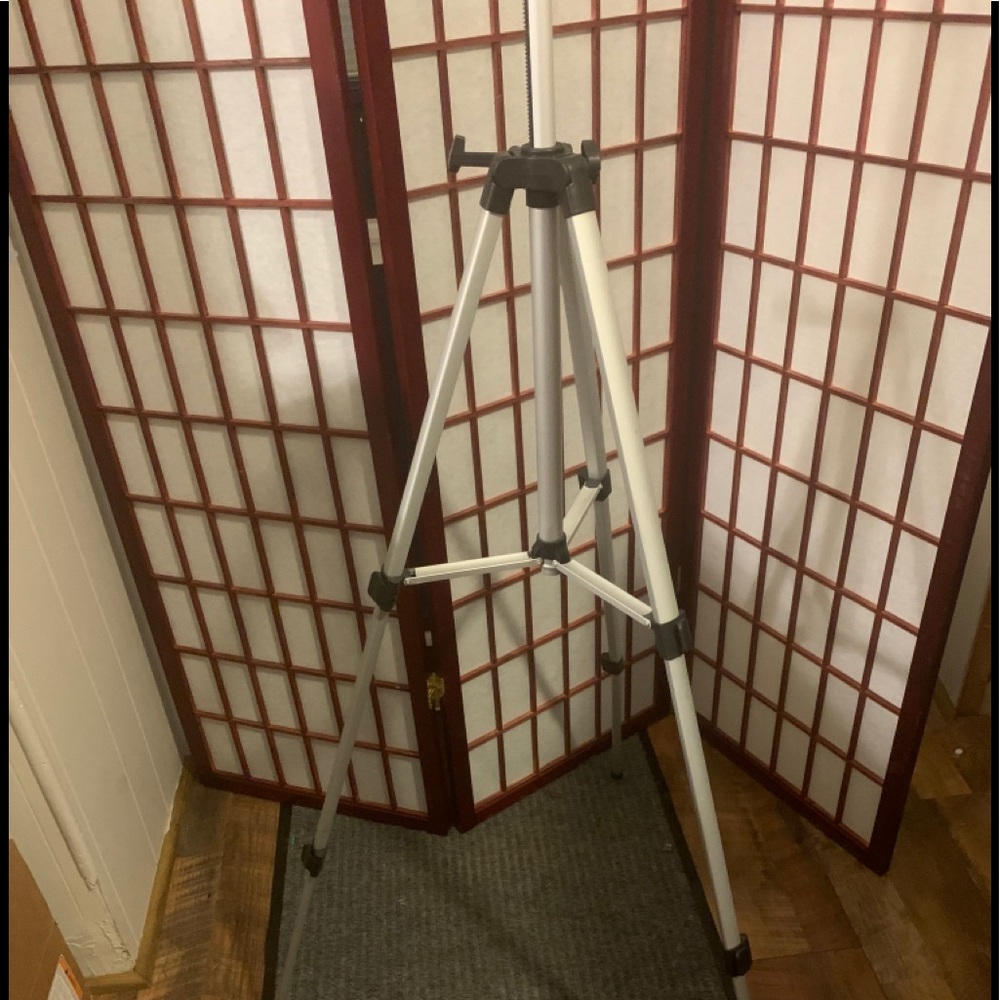 Like new!  Mannequin adjustable head stand
